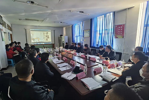 孙东深入必一注册制药有限责任公司主持召开现场